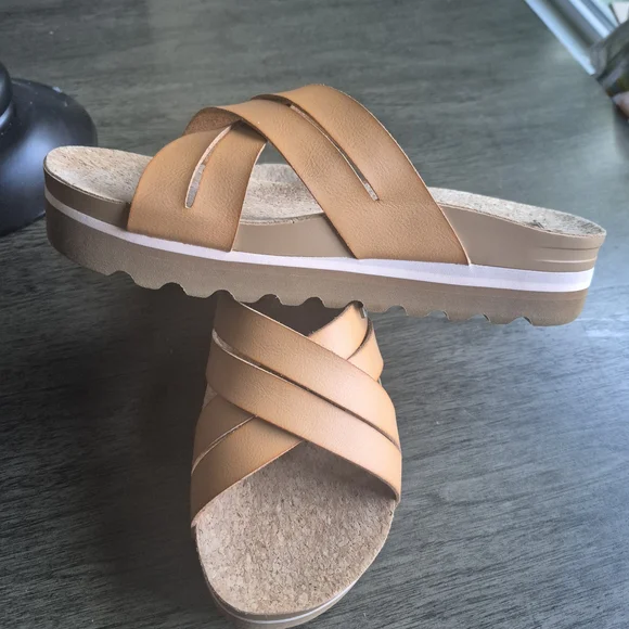 Tan REEF Women's Sandals Neutral Classic Timeless Casual Slip Ons - Picture 1 of 10